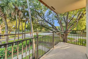 402 Lakeview Dr, Weston, FL 33326 - Photo 29