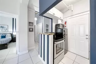 3030 Collins Ave, Miami Beach, FL 33140 - Photo 7