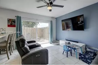 565 NE 5th Pl, Florida City, FL 33034 - Photo 9