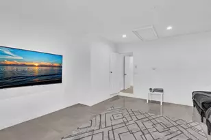 413 Tamarind Dr, Hallandale Beach, FL 33009 - Photo 31