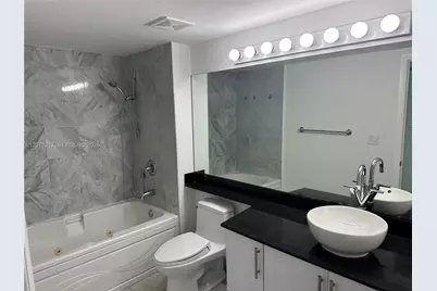 31 SE 5th St #1007, Miami, FL 33131 - Photo 11