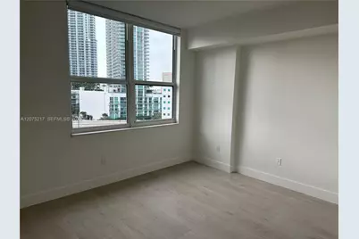 31 SE 5th St #1007, Miami, FL 33131 - Photo 9