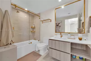 77 SE 5th, Miami, FL 33131 - Photo 19