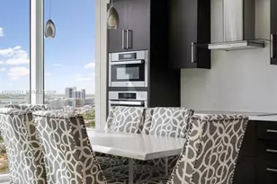 300 Pointe Dr, Miami Beach, FL 33139 - Photo 17