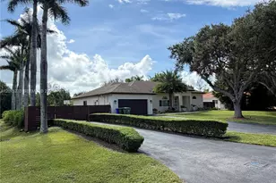 5600 SW 199th Ave, Pembroke Pines, FL 33332 - Photo 3