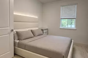 181 SW 170th Ave, Pembroke Pines, FL 33027 - Photo 13
