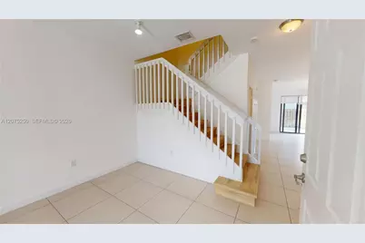 10428 NW 61st St, Doral, FL 33178 - Photo 9