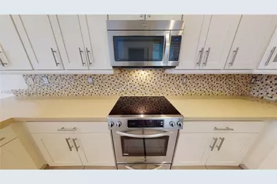 10428 NW 61st St, Doral, FL 33178 - Photo 11