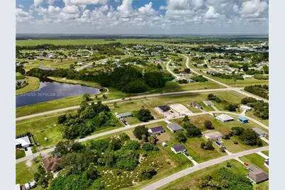 2038 S Montana Cir, Labelle, FL 33935 - Photo 7