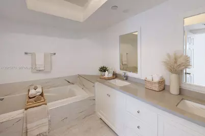 1000 W Island Blvd #1812, Aventura, FL 33160 - Photo 9