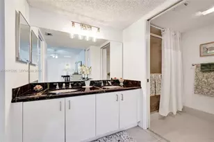 800 SW 137th Ave, Pembroke Pines, FL 33027 - Photo 17