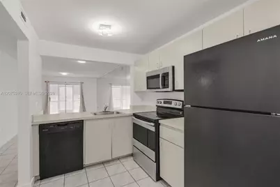426 NE 210th Cir Ter #103-2, Miami, FL 33179 - Photo 9
