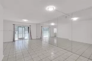 426 NE 210th Cir Terrace, Miami, FL 33179 - Photo 3