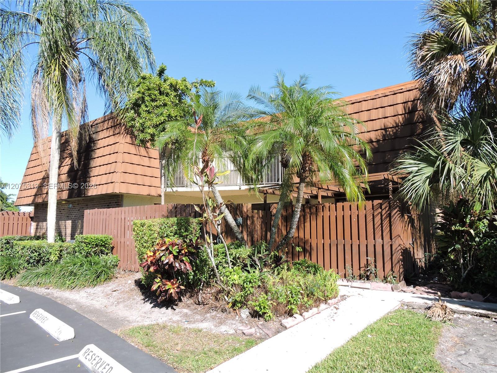 1316 SW 118th Terrace #1316 - 1316 SW 118th Terrace #1316, Davie, FL 33325 Luxury Property | Jose Angel Pina