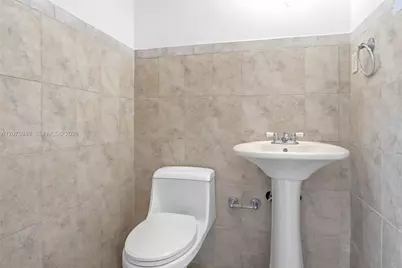 275 W 13th St, Hialeah, FL 33010 - Photo 35
