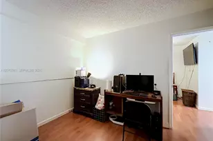 1110 W Fairway Rd, Pembroke Pines, FL 33026 - Photo 49