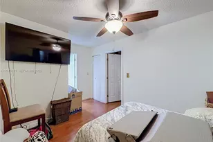 1110 W Fairway Rd, Pembroke Pines, FL 33026 - Photo 43