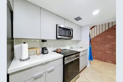 1110 W Fairway Rd, Pembroke Pines, FL 33026 - Photo 25