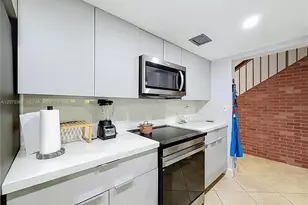 1110 W Fairway Rd, Pembroke Pines, FL 33026 - Photo 25