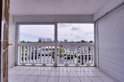 455 Paradise Isle Blvd #402, Hallandale Beach, FL 33009 - Photo 25