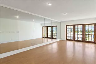 455 Paradise Isle Blvd, Hallandale Beach, FL 33009 - Photo 9