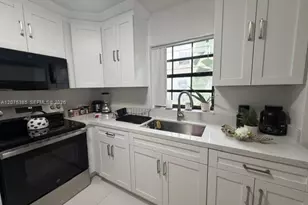 201 Freedom Ct, Deerfield Beach, FL 33442 - Photo 7