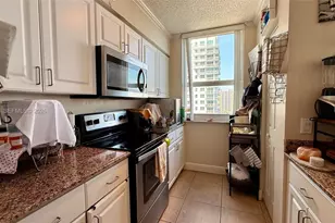 1155 Brickell Bay Dr, Miami, FL 33131 - Photo 27