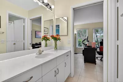 370 Carrington Dr, Weston, FL 33326 - Photo 17