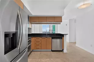 31 SE 5th St, Miami, FL 33131 - Photo 13
