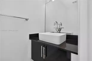 31 SE 5th St, Miami, FL 33131 - Photo 35