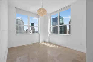31 SE 5th St, Miami, FL 33131 - Photo 15