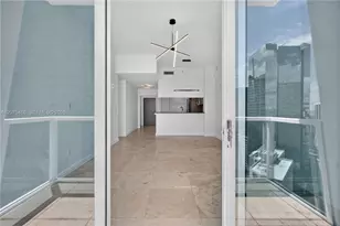 31 SE 5th St, Miami, FL 33131 - Photo 5