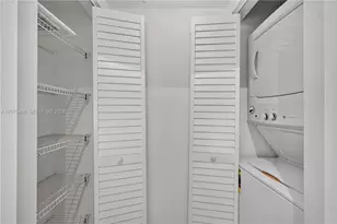 31 SE 5th St, Miami, FL 33131 - Photo 27