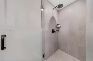 121 NE 5th St, Miami, FL 33132 - Photo 15