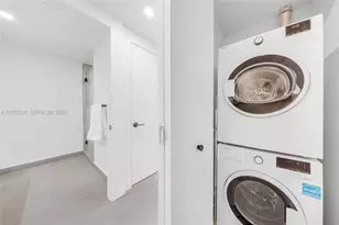 121 NE 5th St, Miami, FL 33132 - Photo 13