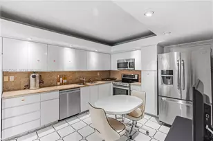 5001 Collins Ave, Miami Beach, FL 33140 - Photo 19