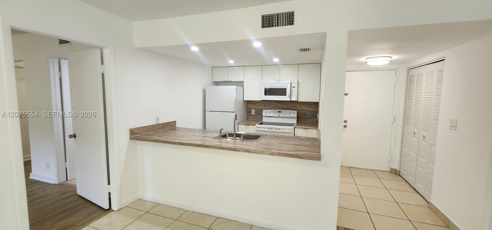 8160 Geneva Ct #104 - 8160 Geneva Ct #104, Doral, FL 33166 Luxury Property | Jose Angel Pina