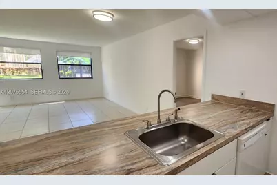 8160 Geneva Ct #104, Doral, FL 33166 - Photo 5