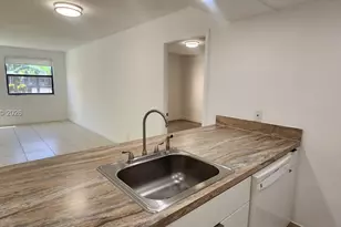8160 Geneva Ct, Doral, FL 33166 - Photo 5