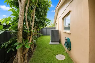 3115 Village Green Dr, Miami, FL 33175 - Photo 21