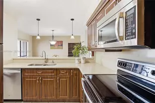 6305 Gage Pl, Miami Lakes, FL 33014 - Photo 11