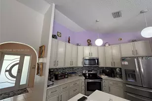 9510 Ashley Dr, Miramar, FL 33025 - Photo 9