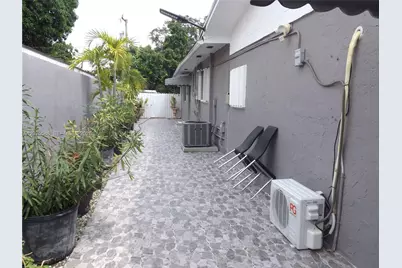 217 W 34th St, Hialeah, FL 33012 - Photo 25