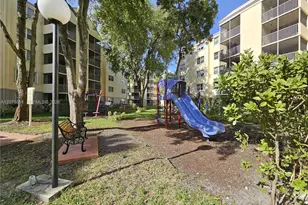 8363 Lake Dr, Doral, FL 33166 - Photo 15