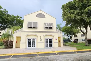 8363 Lake Dr, Doral, FL 33166 - Photo 19