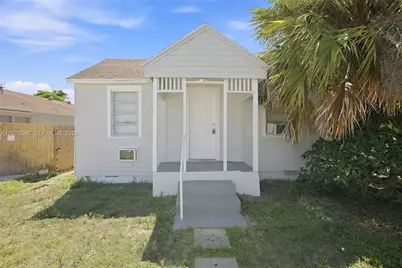 611 N Broadway, Lantana, FL 33462 - Photo 1