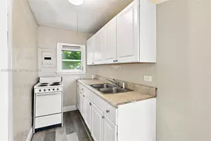 611 N Broadway, Lantana, FL 33462 - Photo 5