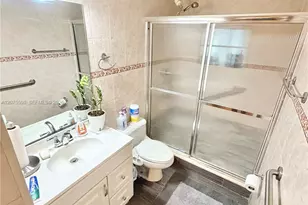 951 NE 115th St, Biscayne Park, FL 33161 - Photo 17