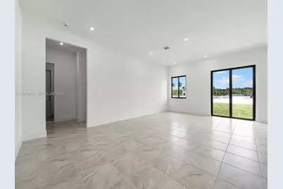 18911 SW 317th Ter, Homestead, FL 33030 - Photo 9
