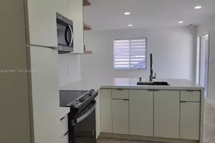 9226 SW 37th St, Miami, FL 33165 - Photo 13
